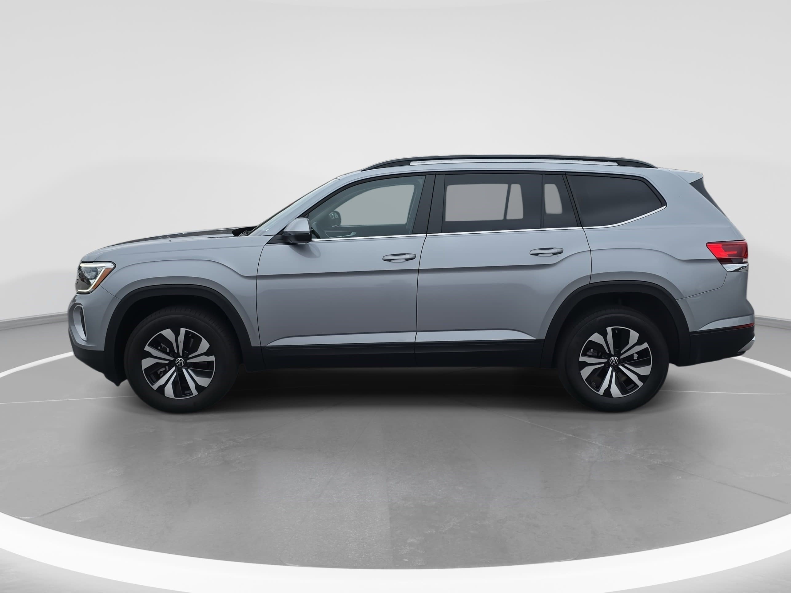 Used 2024 Volkswagen Atlas SE image 8