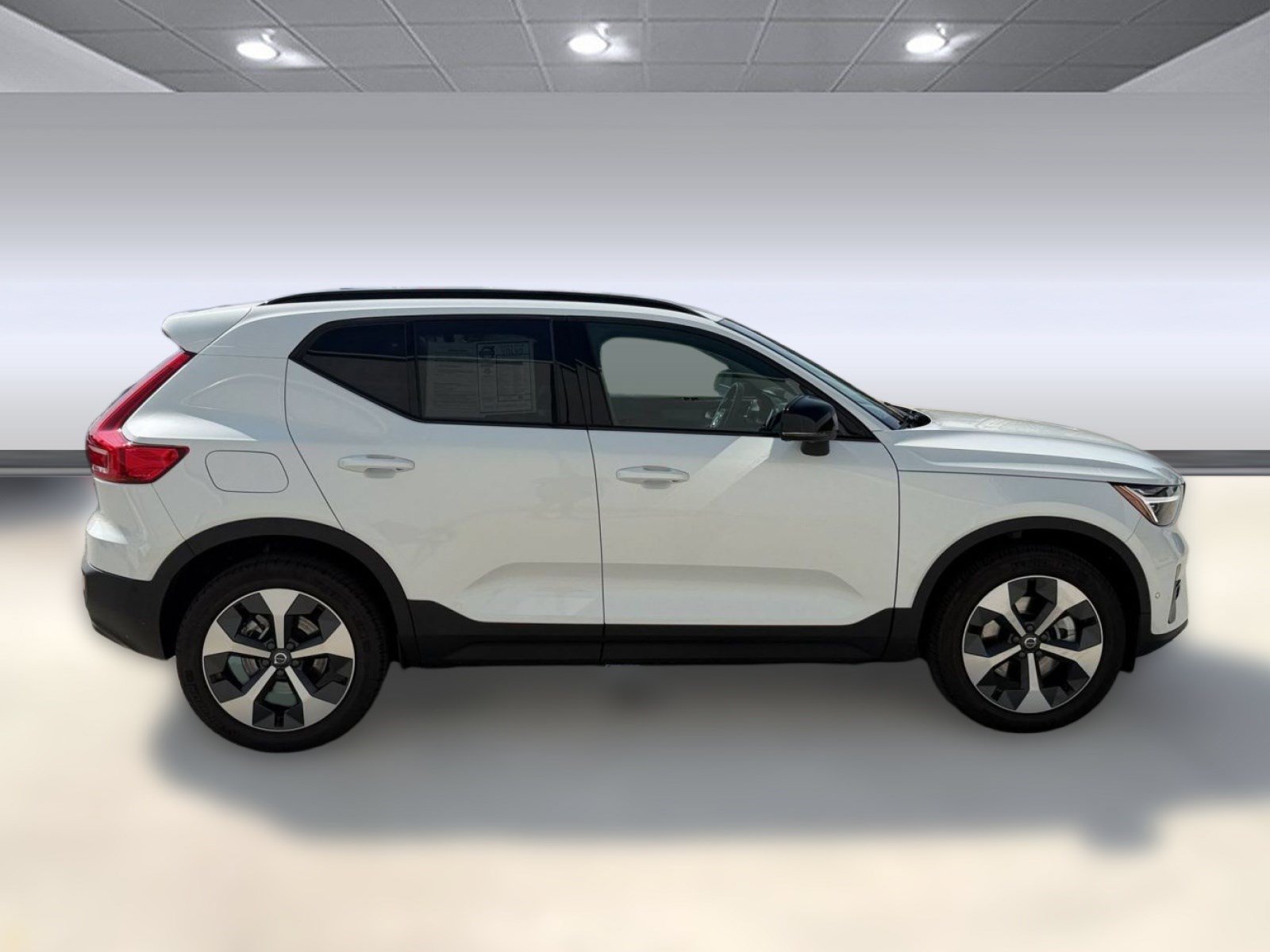 Certified 2026 Volvo XC40 B5 Plus w/ Climate Package AWD/4WD image 8