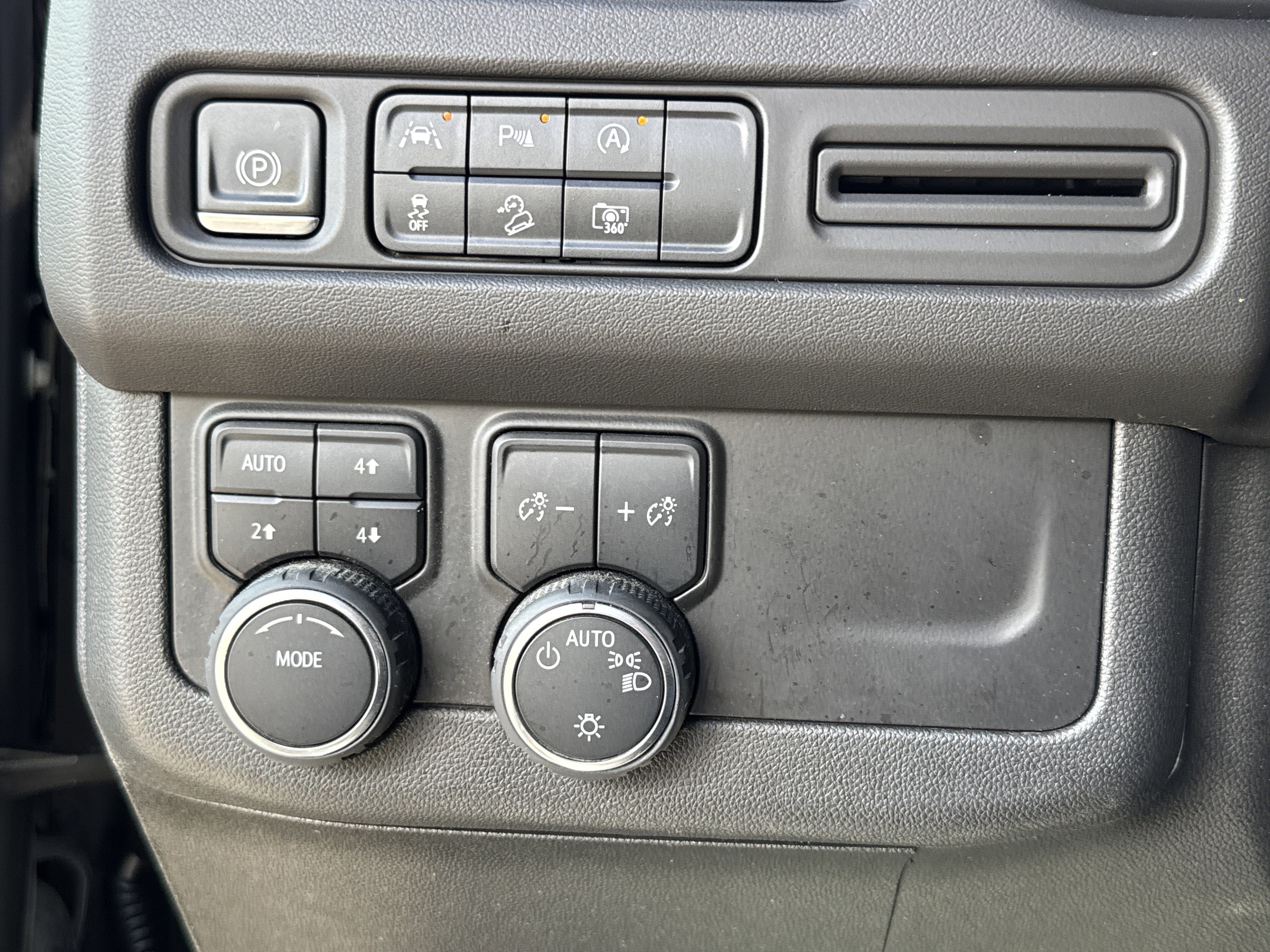 Used 2023 Chevrolet Tahoe Z71 w/ Luxury Package image 17