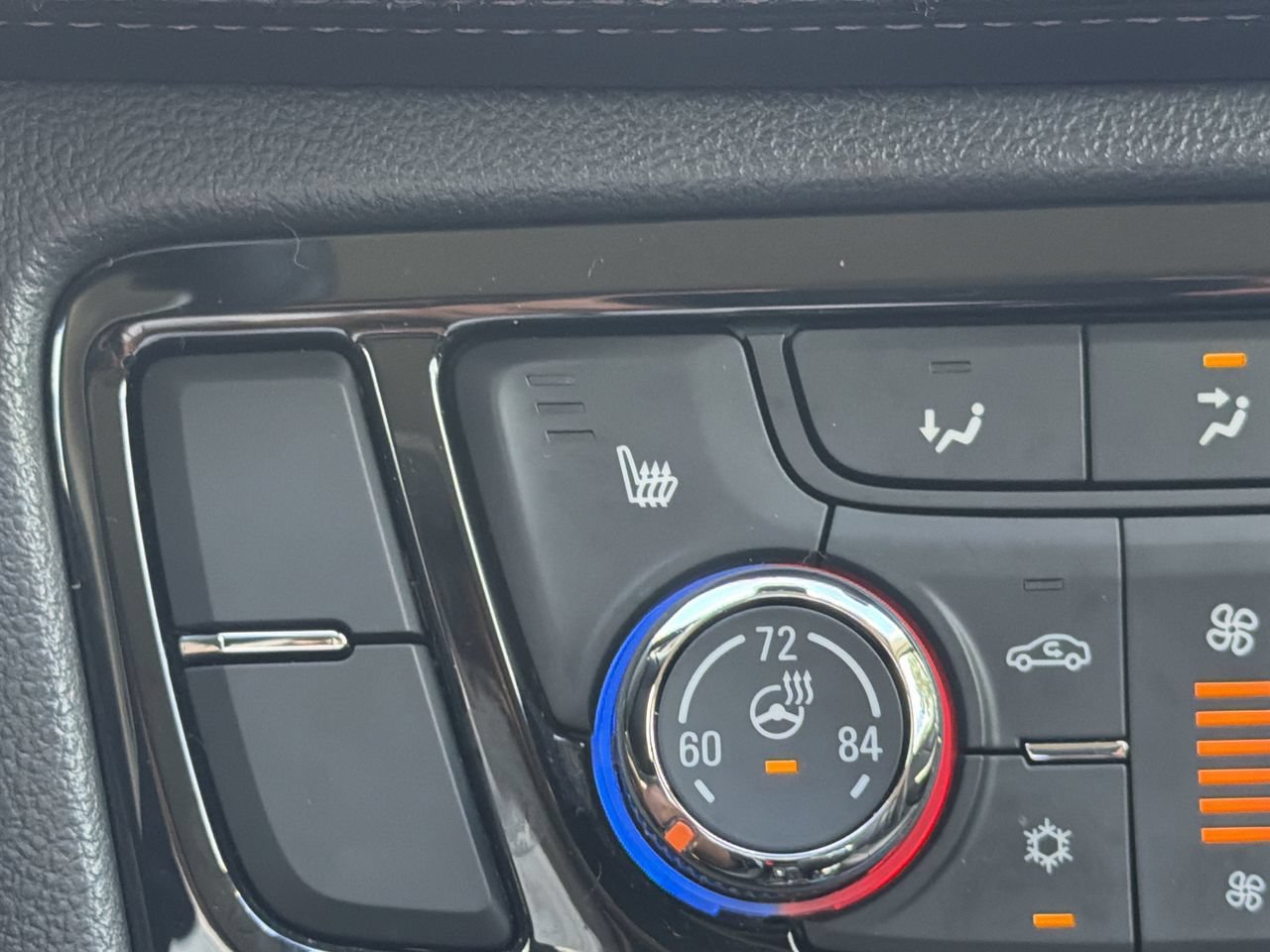 Used 2020 Buick Encore Essence FWD image 21