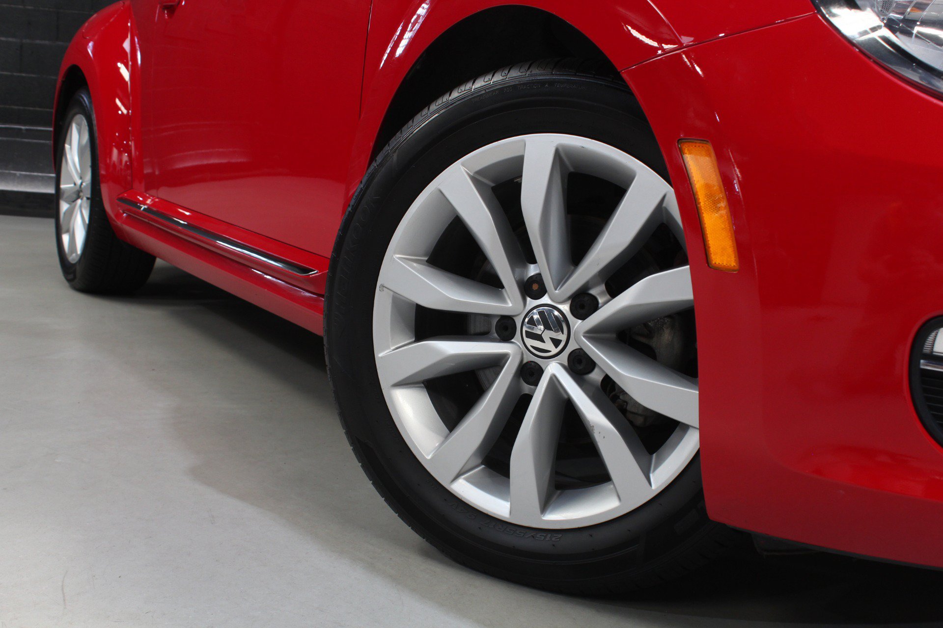 Used 2014 Volkswagen Beetle TDI FWD image 25