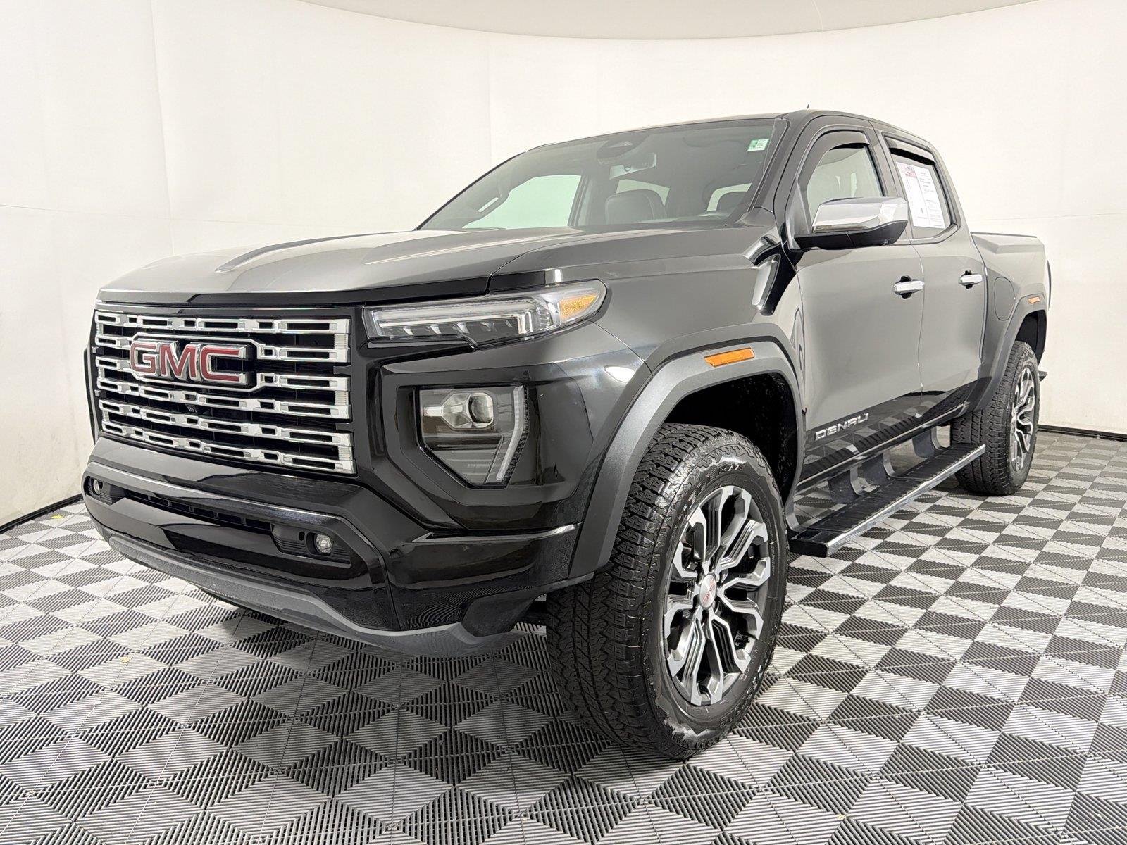 Used 2024 GMC Canyon Denali AWD/4WD image 3