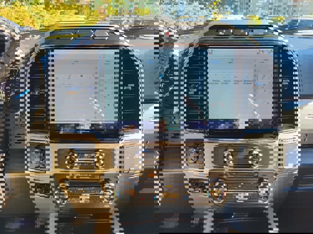 Used 2022 Ford F250 Lariat w/ Chrome Package image 12