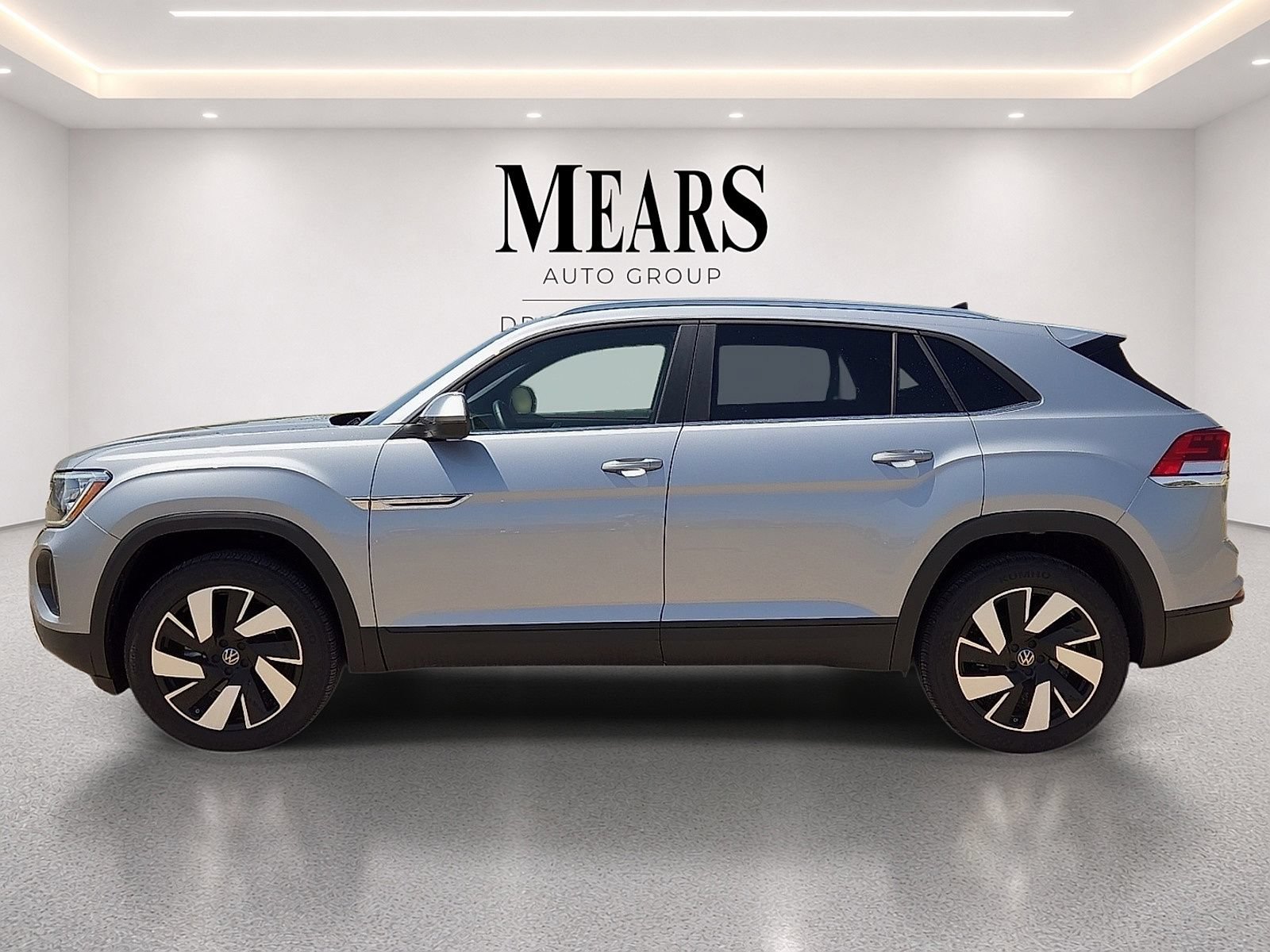 Used 2026 Volkswagen Atlas Cross Sport SE FWD image 2