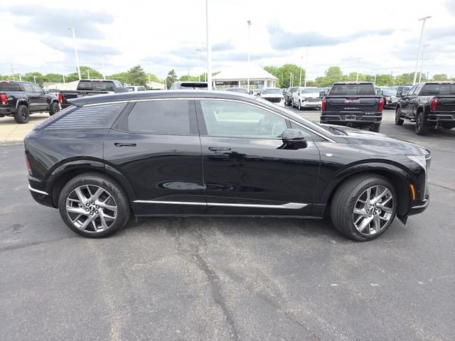 Used 2025 Cadillac Optiq Luxury 2 w/ LPO, Floor Liner Package AWD/4WD image 23