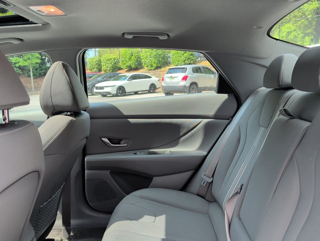 Used 2025 Hyundai Elantra SEL FWD image 21