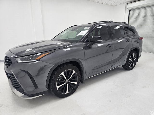 Used 2022 Toyota Highlander XSE image 5