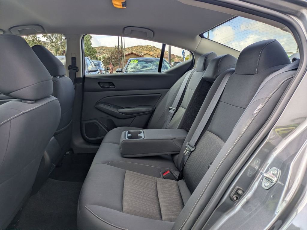 Used 2025 Nissan Altima 2.5 SV FWD image 27