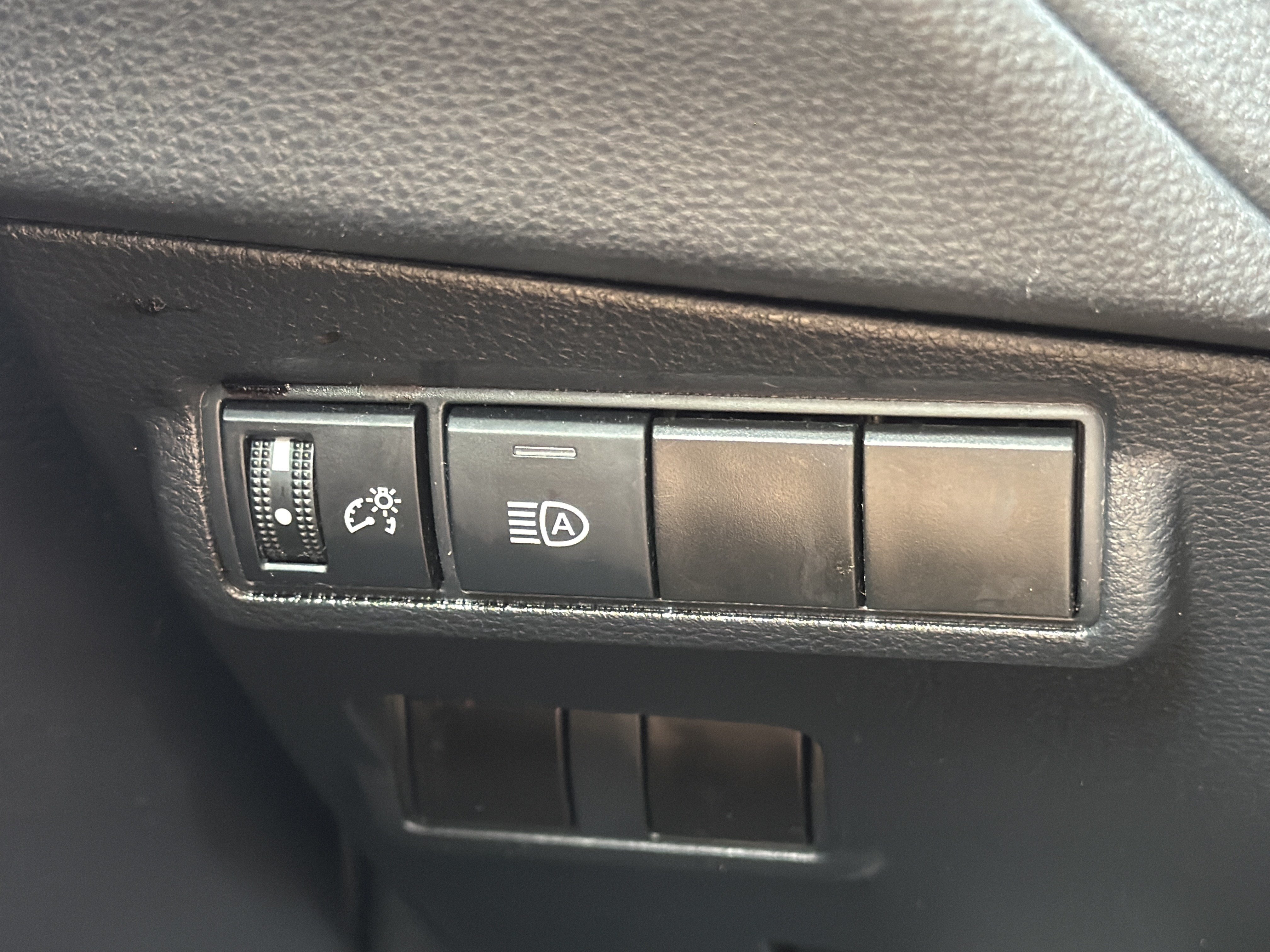 Used 2024 Toyota Corolla Cross XLE FWD image 15