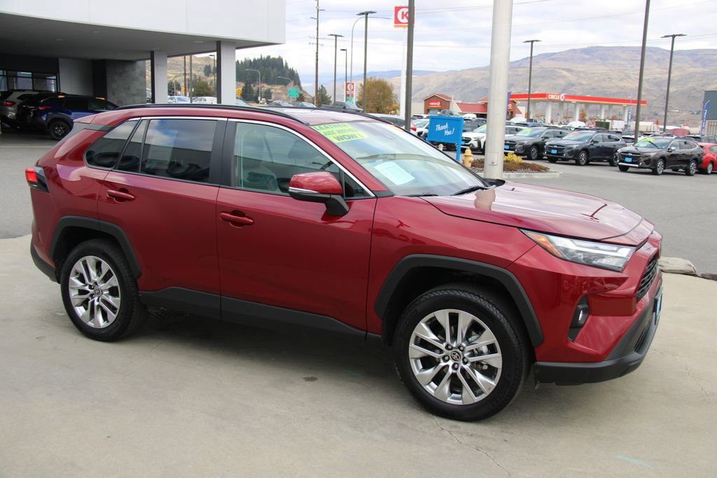 Used 2025 Toyota RAV4 XLE Premium image 9