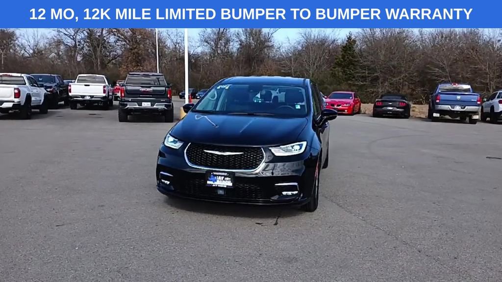 Used 2024 Chrysler Pacifica Touring-L image 3