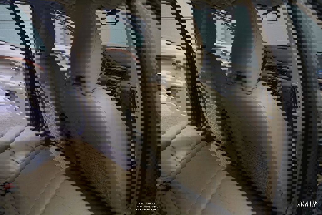 Used 2010 Volvo XC70 3.2 image 19