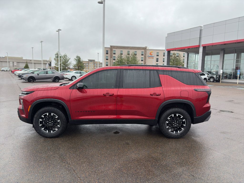 Used 2024 Chevrolet Traverse Z71 w/ Enhanced Driving Package image 2
