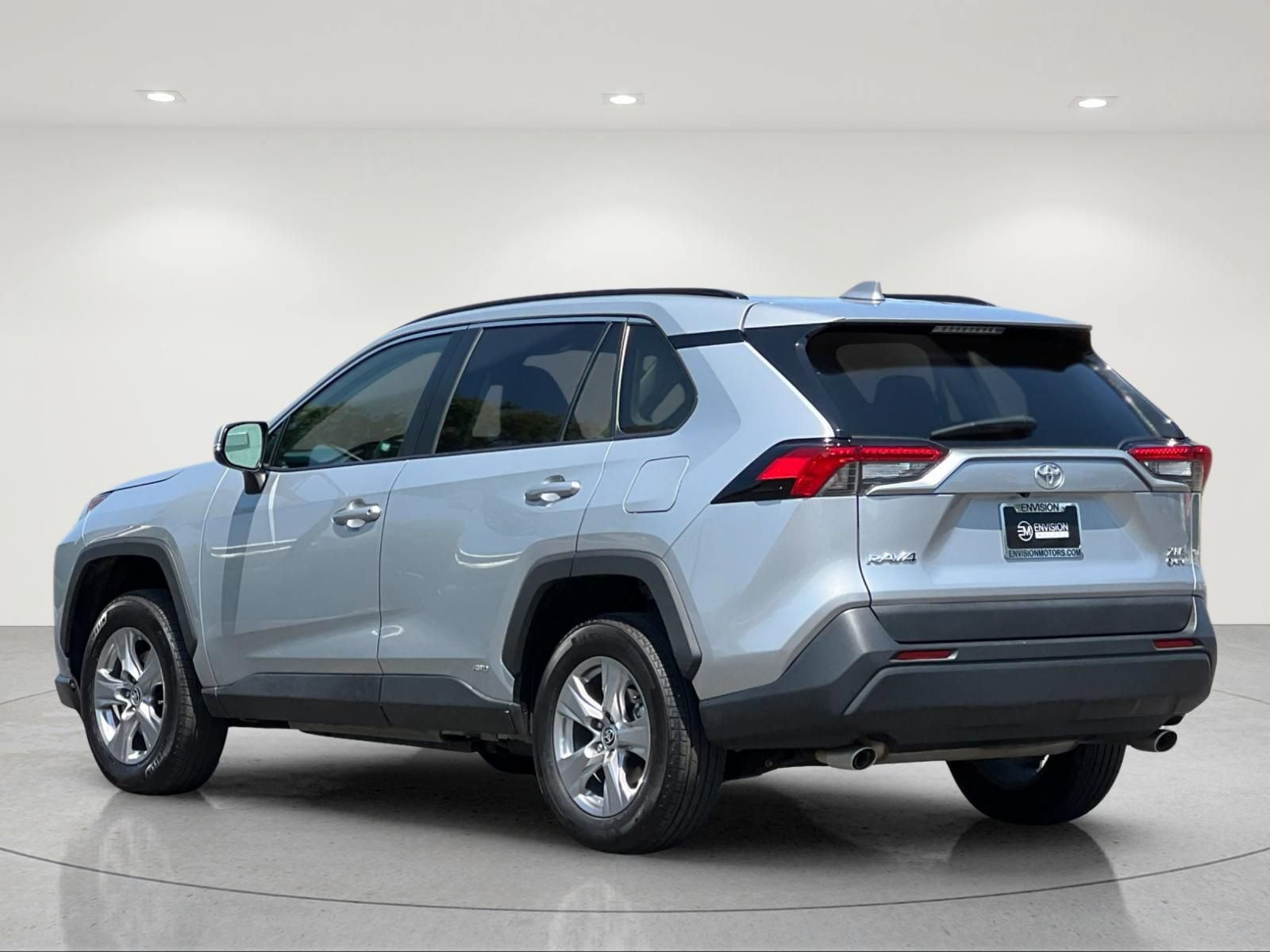 Used 2025 Toyota RAV4 XLE AWD/4WD image 3