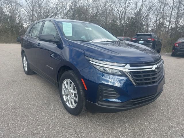 Used 2023 Chevrolet Equinox LS image 2