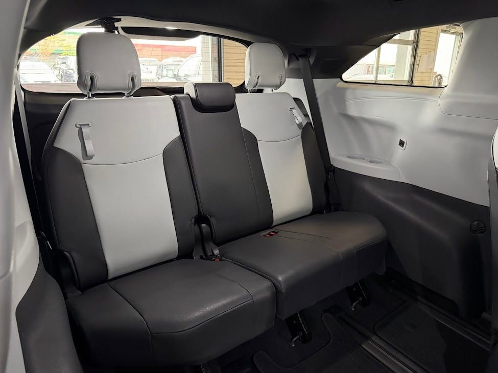 Used 2023 Toyota Sienna XSE AWD/4WD image 20