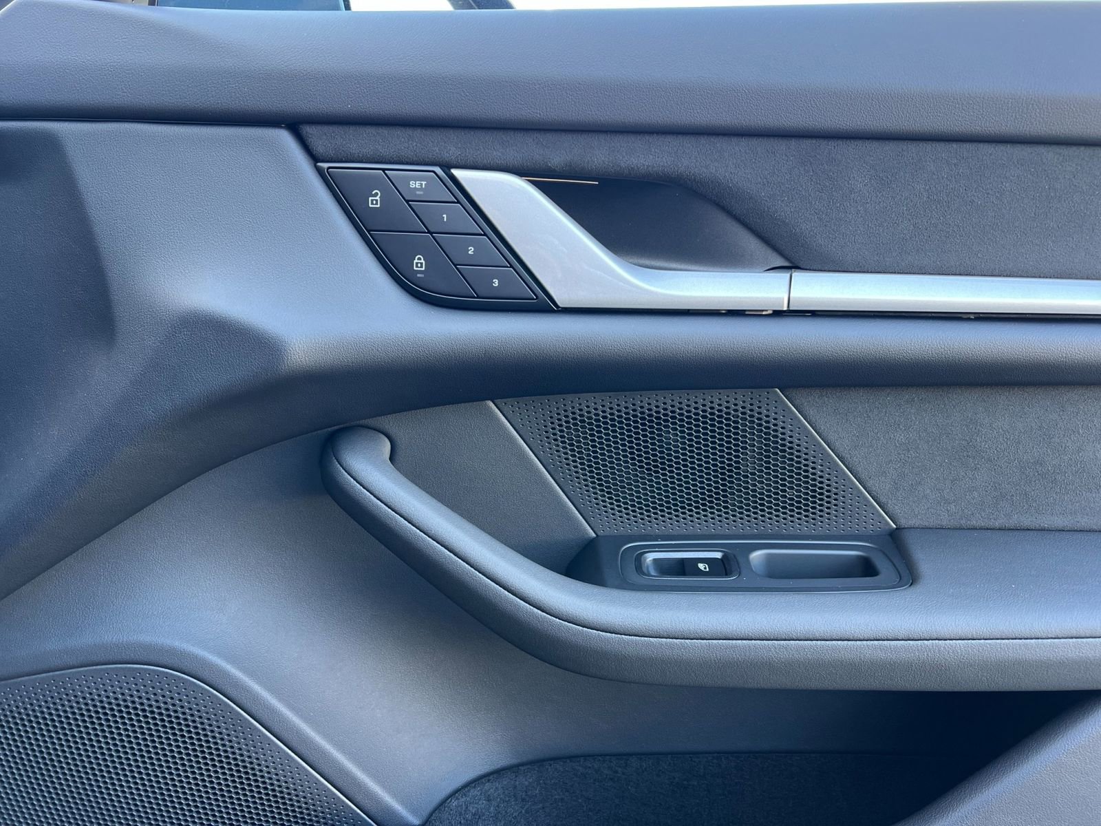 Certified 2025 Porsche Taycan Turbo GT image 18
