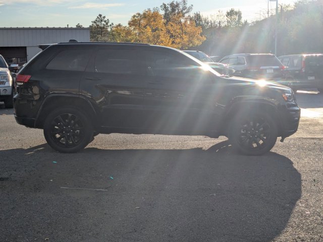 Used 2021 Jeep Grand Cherokee Laredo X image 4