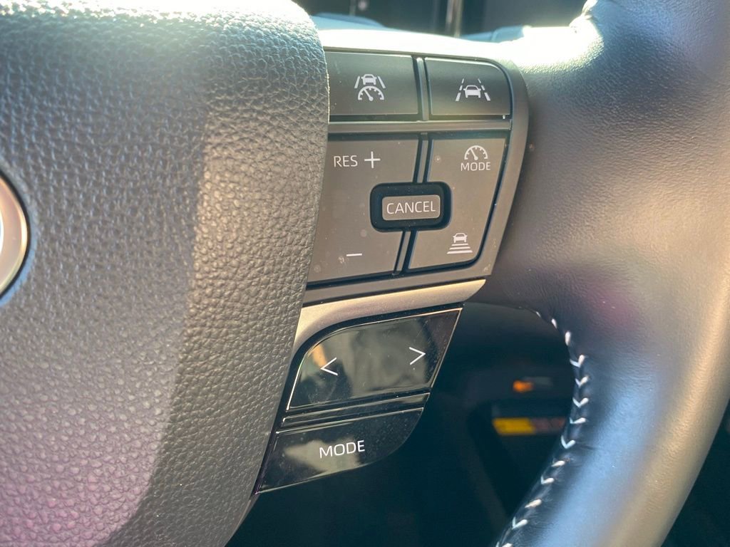 Used 2025 Toyota Camry SE image 28