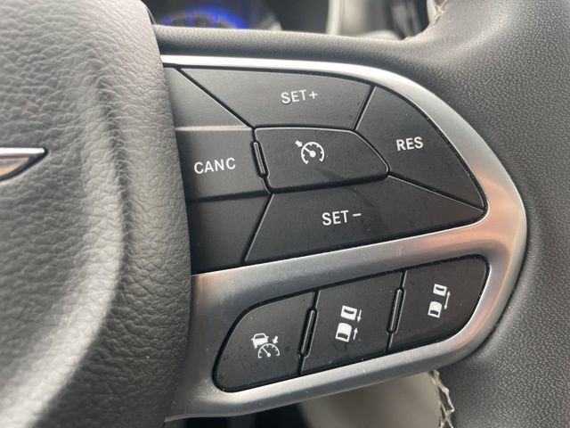 Used 2024 Chrysler Pacifica Touring-L image 22