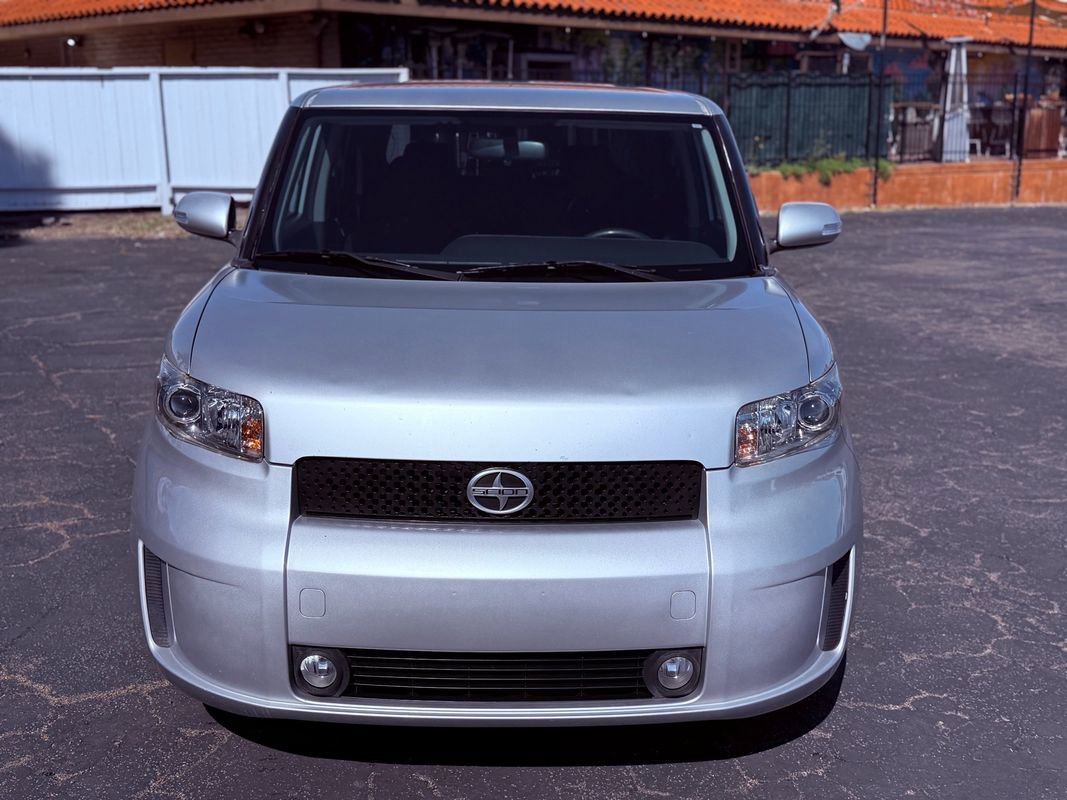 Used 2009 Scion xB FWD image 2