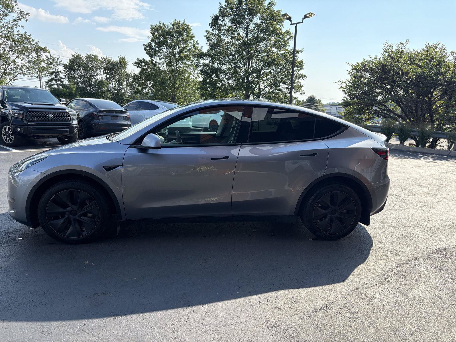 Used 2024 Tesla Model Y Long Range AWD/4WD image 5