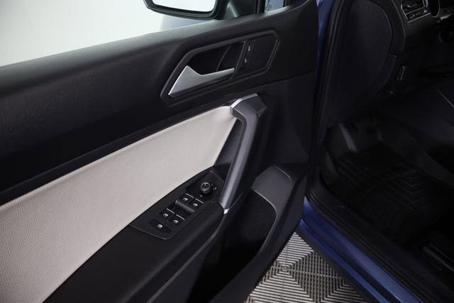 Used 2020 Volkswagen Tiguan SE w/ Panoramic Sunroof Package image 29