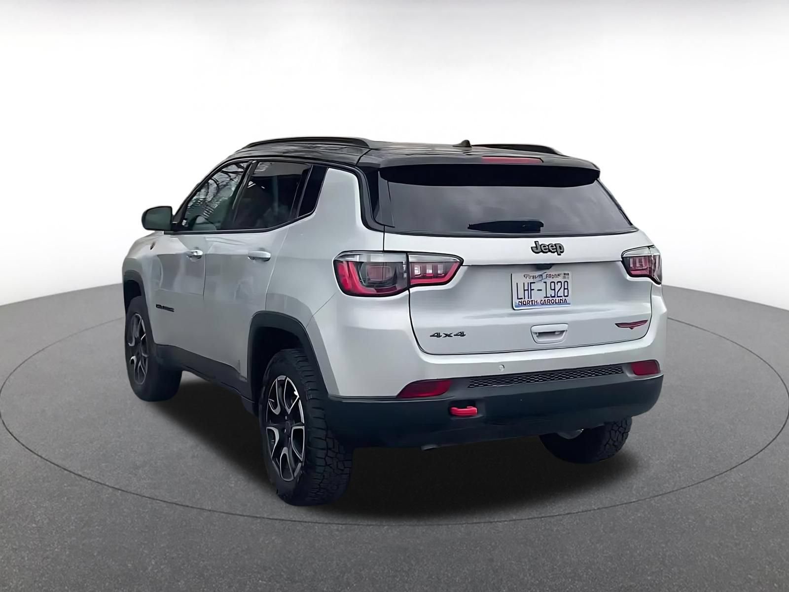 Used 2025 Jeep Compass Trailhawk AWD/4WD image 11