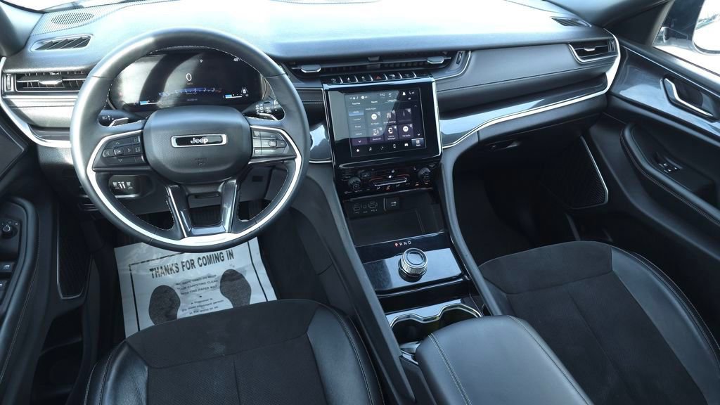 Used 2022 Jeep Grand Cherokee Laredo AWD/4WD image 25