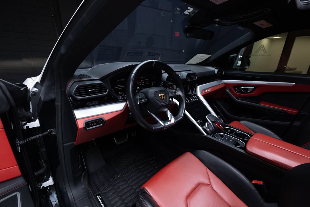 Used 2022 Lamborghini Urus AWD/4WD image 22