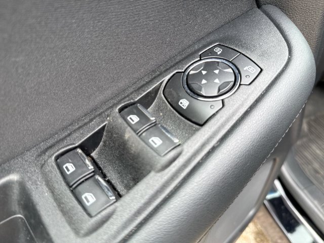 Used 2017 Ford Edge SE AWD/4WD image 13