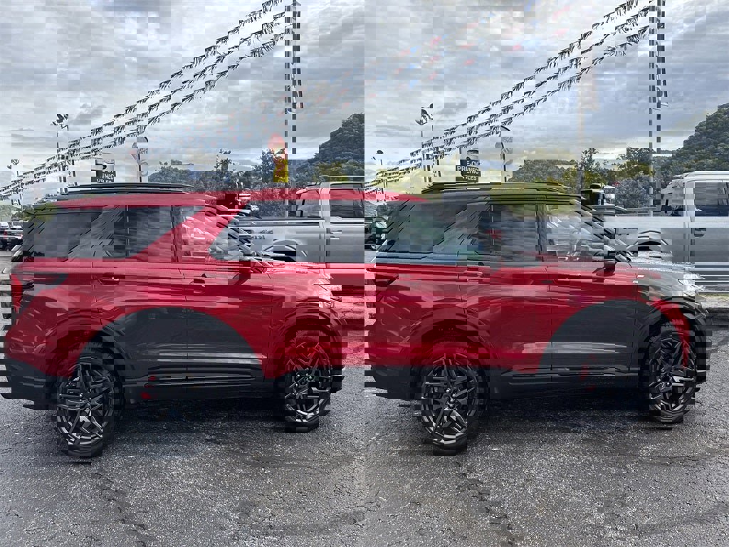 Used 2025 Ford Explorer ST-Line w/ Premium Package image 3