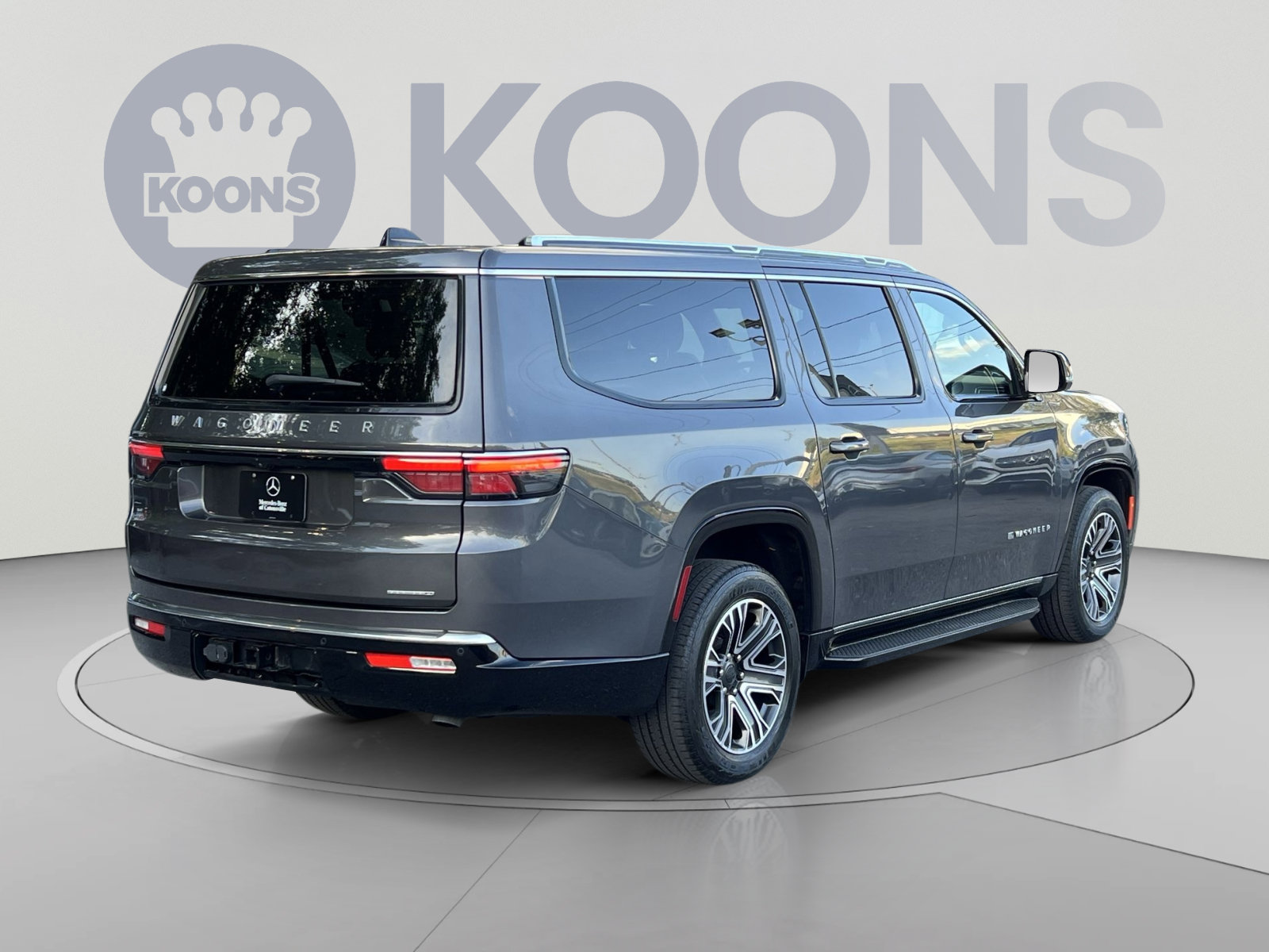 Used 2024 Jeep Wagoneer L Series II w/ Flexible Seating Group AWD/4WD image 11