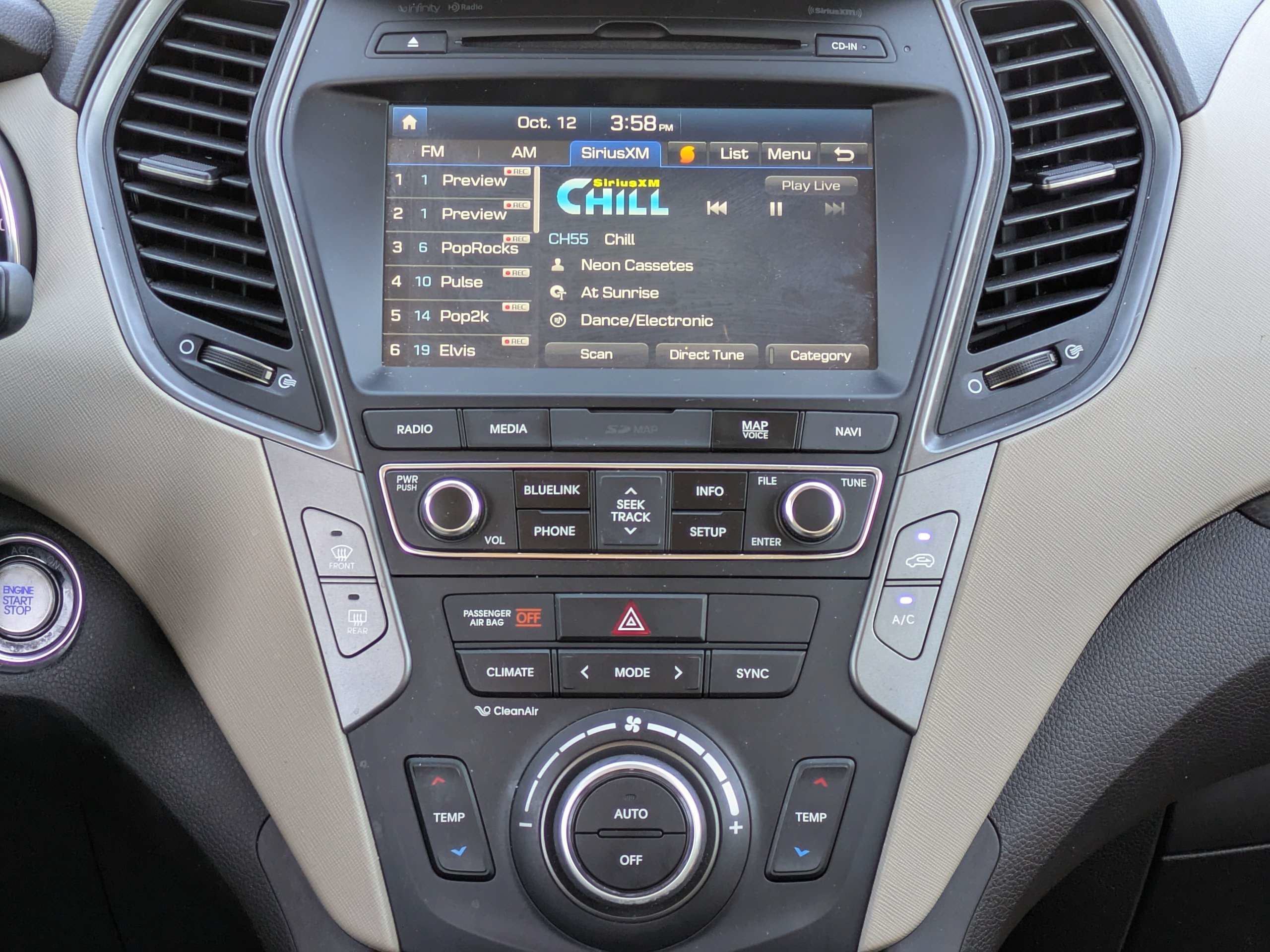 Used 2017 Hyundai Santa Fe Sport w/ 2.4L Tech Package 04 FWD image 17