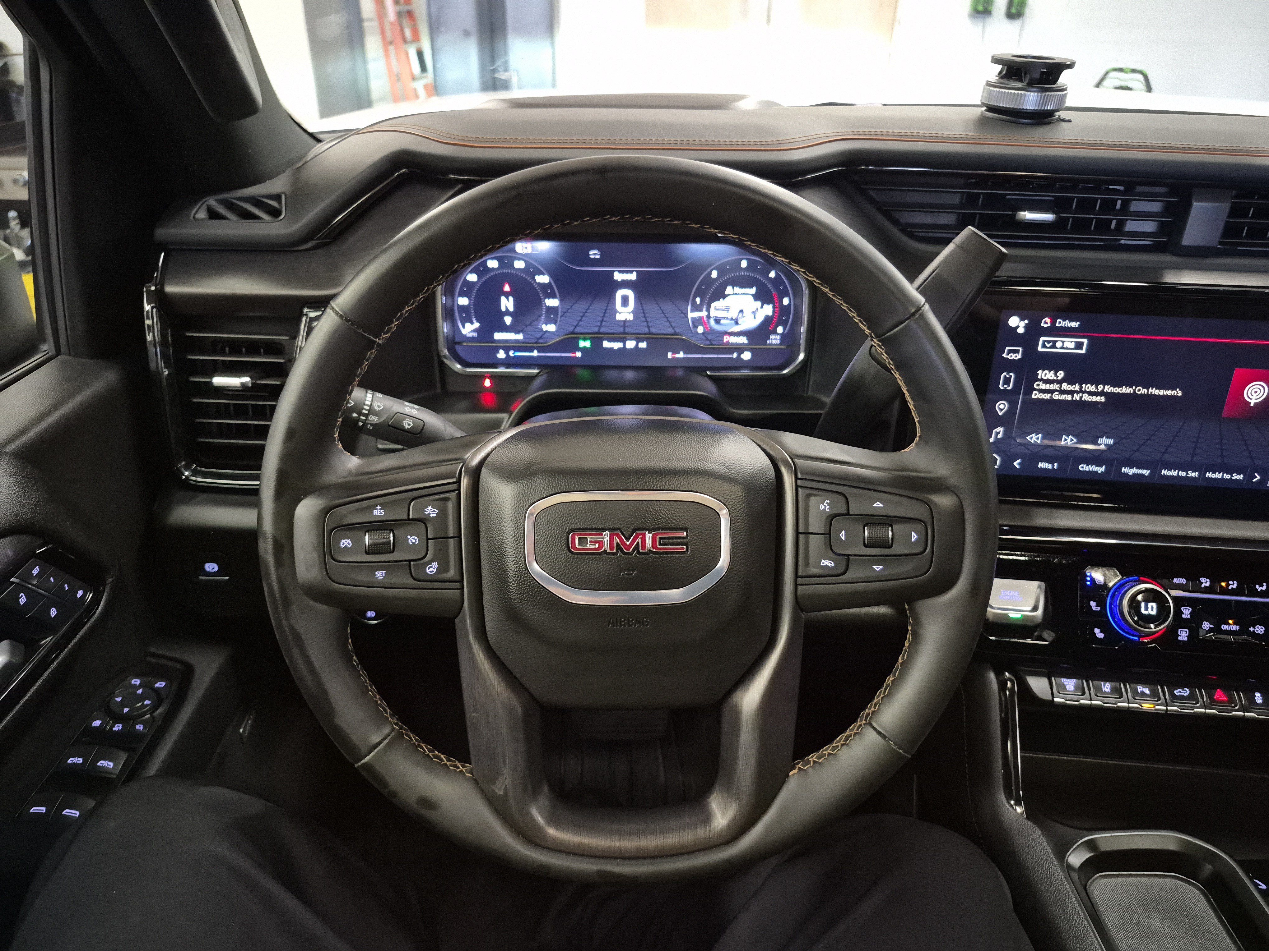 Used 2025 GMC Sierra 2500 AT4 w/ AT4 Premium Plus Package AWD/4WD image 37