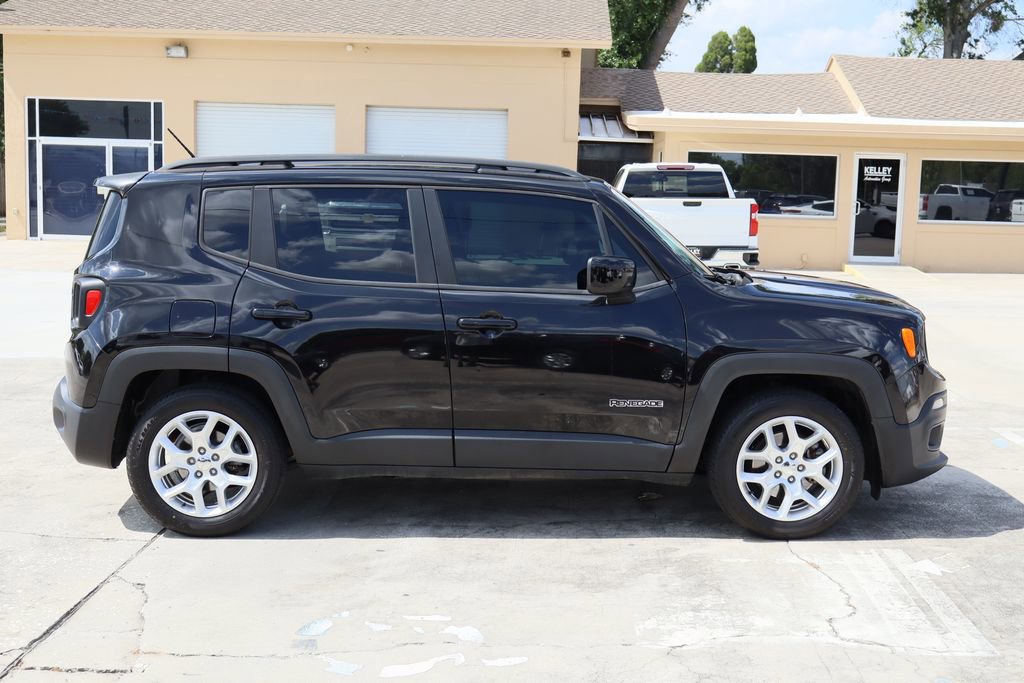 Used 2017 Jeep Renegade Latitude FWD image 10