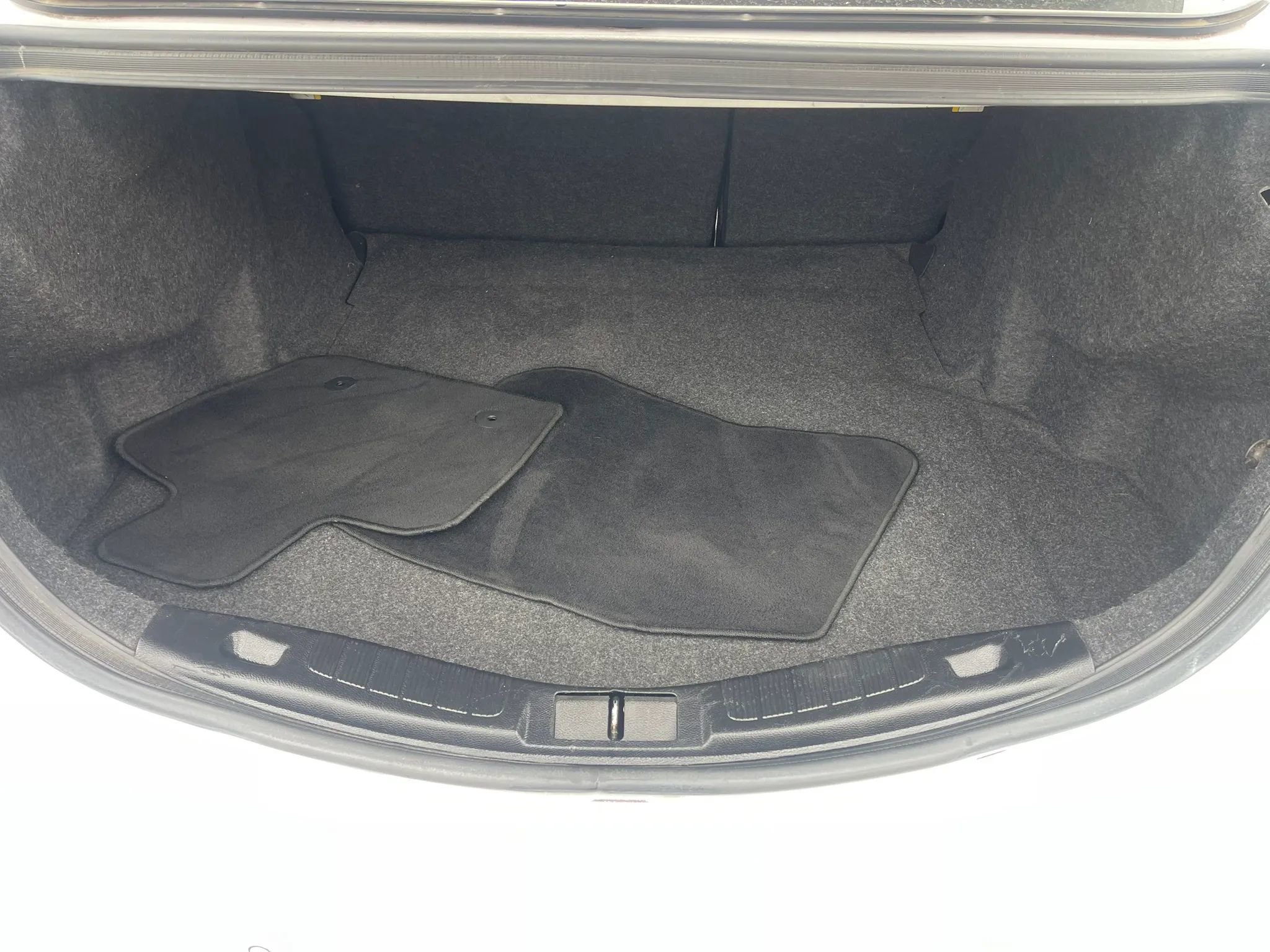 Used 2017 Ford Fusion SE w/ Fusion SE Technology Package FWD image 6