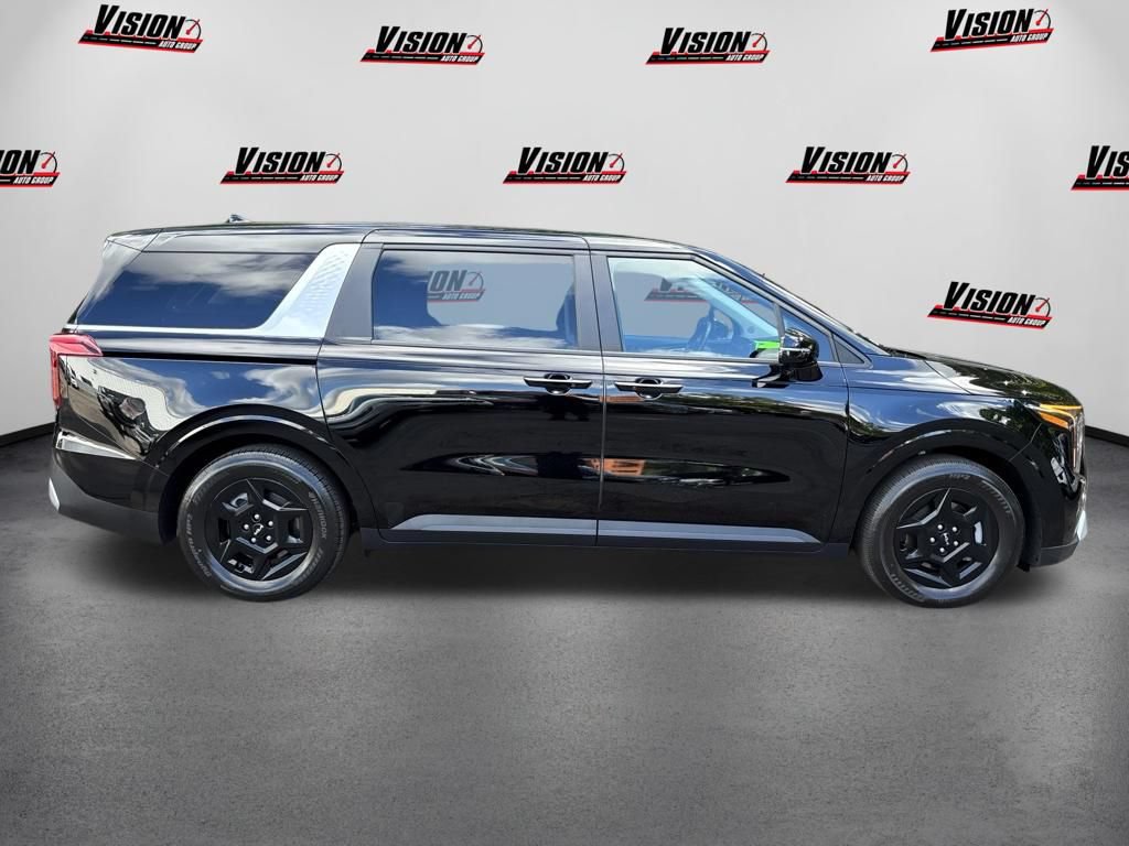 Used 2025 Kia Carnival FWD image 4