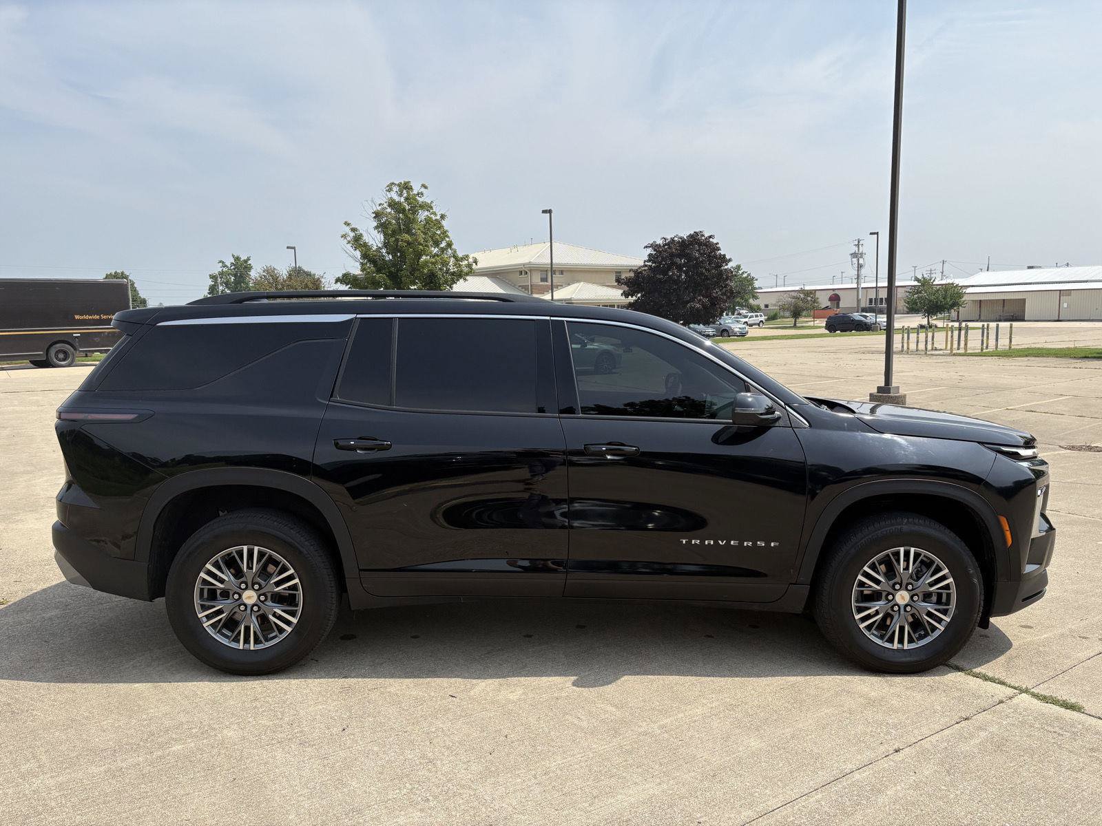 Used 2025 Chevrolet Traverse LT FWD image 27