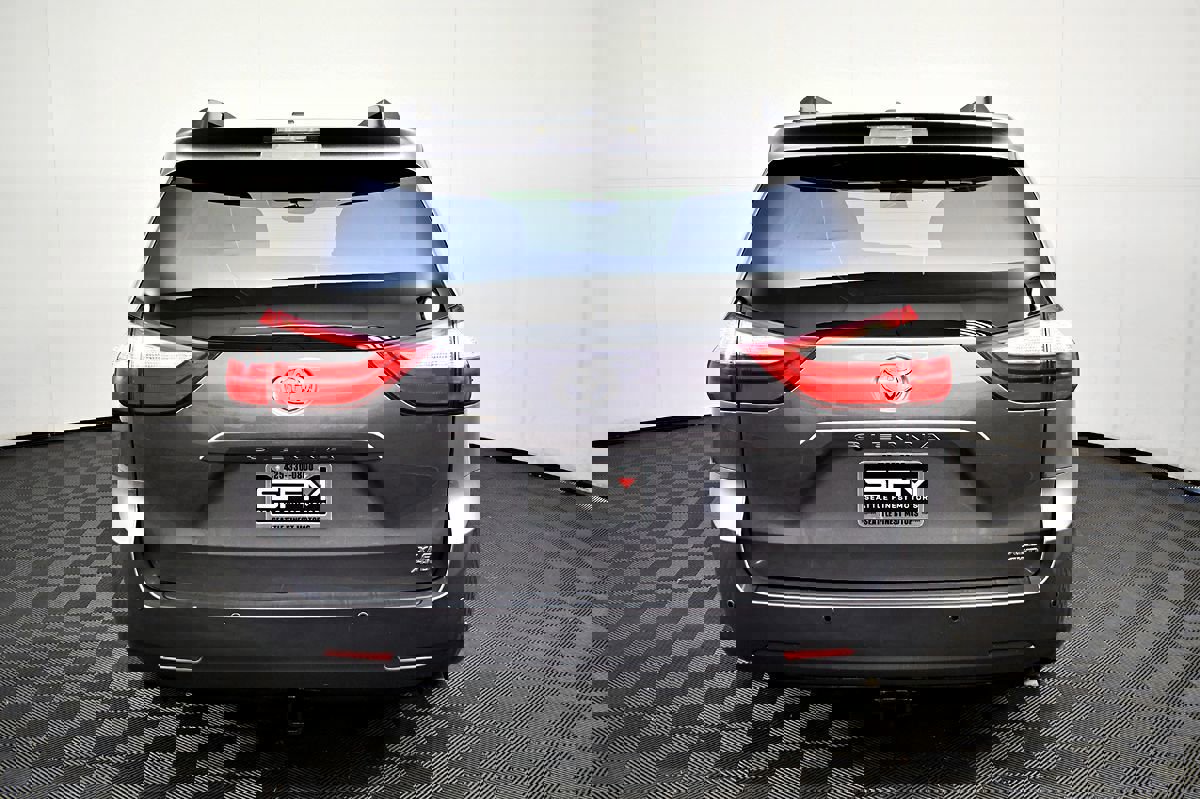 Used 2015 Toyota Sienna XLE image 9