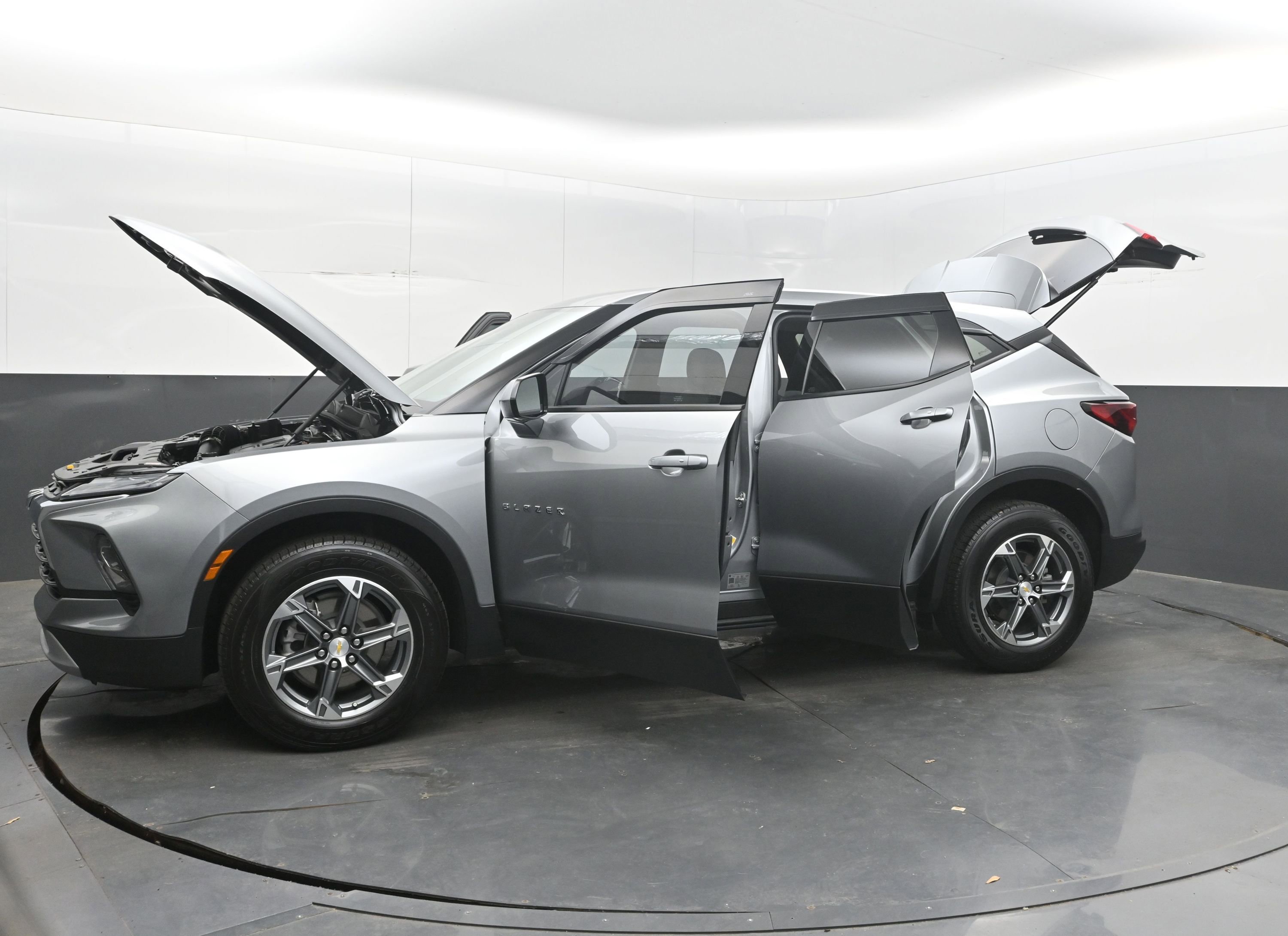 Used 2023 Chevrolet Blazer LT FWD image 43