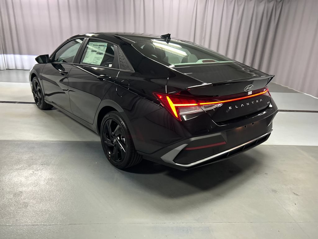 New 2026 Hyundai Elantra SEL FWD image 5