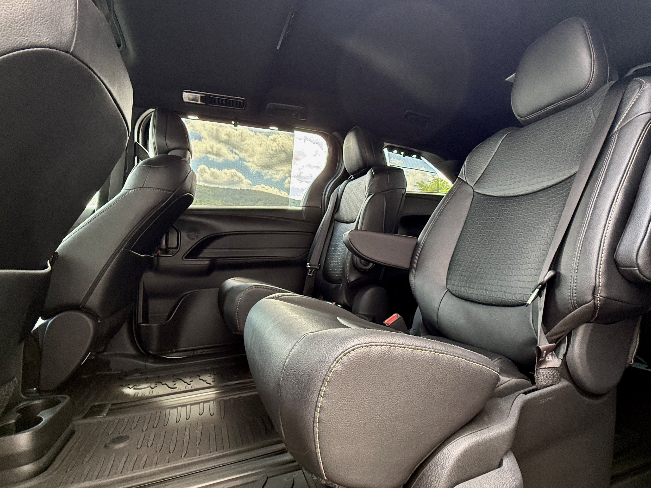 Certified 2026 Toyota Sienna XLE Woodland Edition AWD/4WD image 35