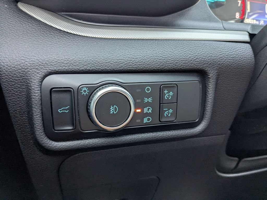Used 2023 Ford Explorer XLT w/ Equipment Group 202A AWD/4WD image 26