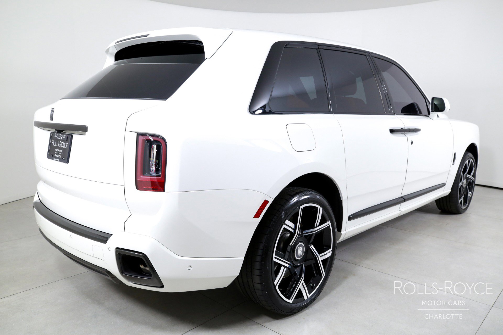 Used 2025 Rolls-Royce Cullinan Black Badge image 2