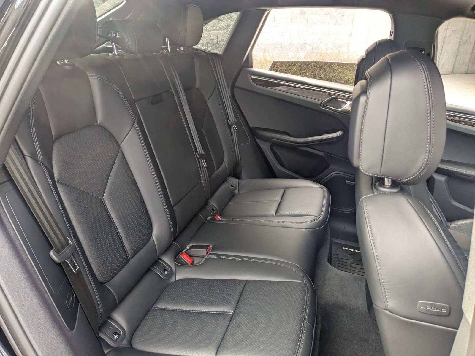 Certified 2026 Porsche Macan Turbo AWD/4WD image 25