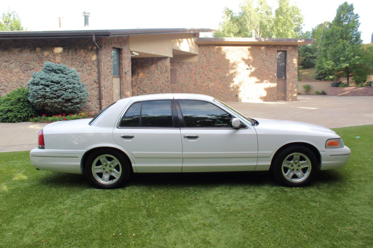 Used 1999 Ford Crown Victoria LX RWD image 16