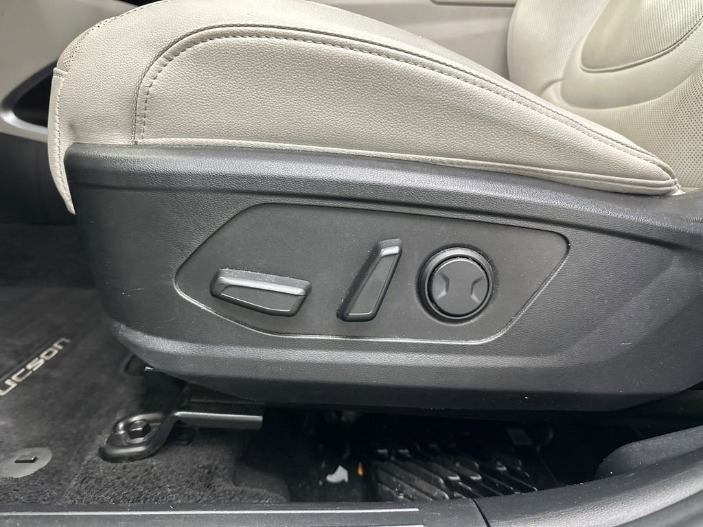 Used 2023 Hyundai Tucson Limited AWD/4WD image 10