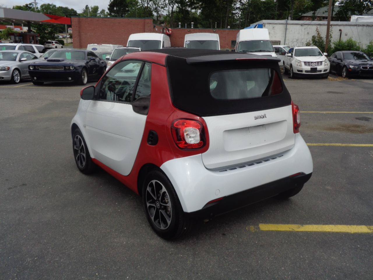 Used 2017 smart fortwo passion RWD image 4
