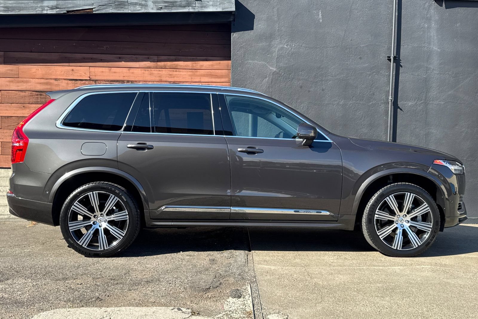 Used 2023 Volvo XC90 T8 Plus w/ Protection Package Premier AWD/4WD image 8
